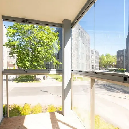 Top Lynn Apartment